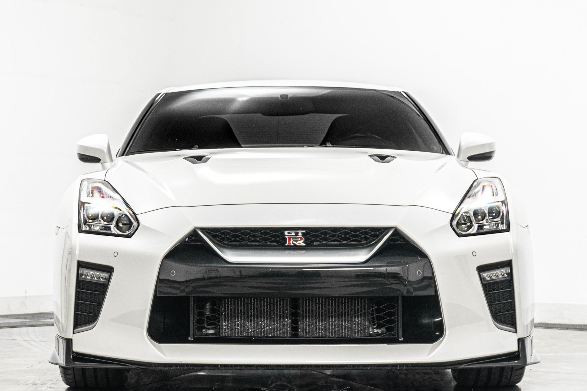 Used 2021 Nissan GT-R Premium AWD/4WD image 4