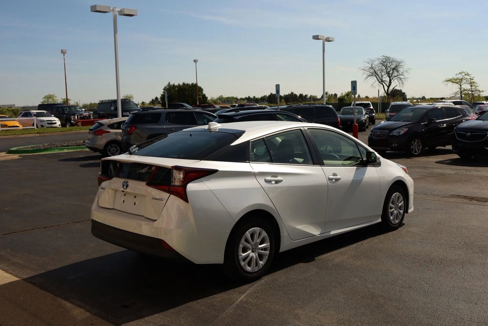 Used 2021 Toyota Prius LE FWD image 5