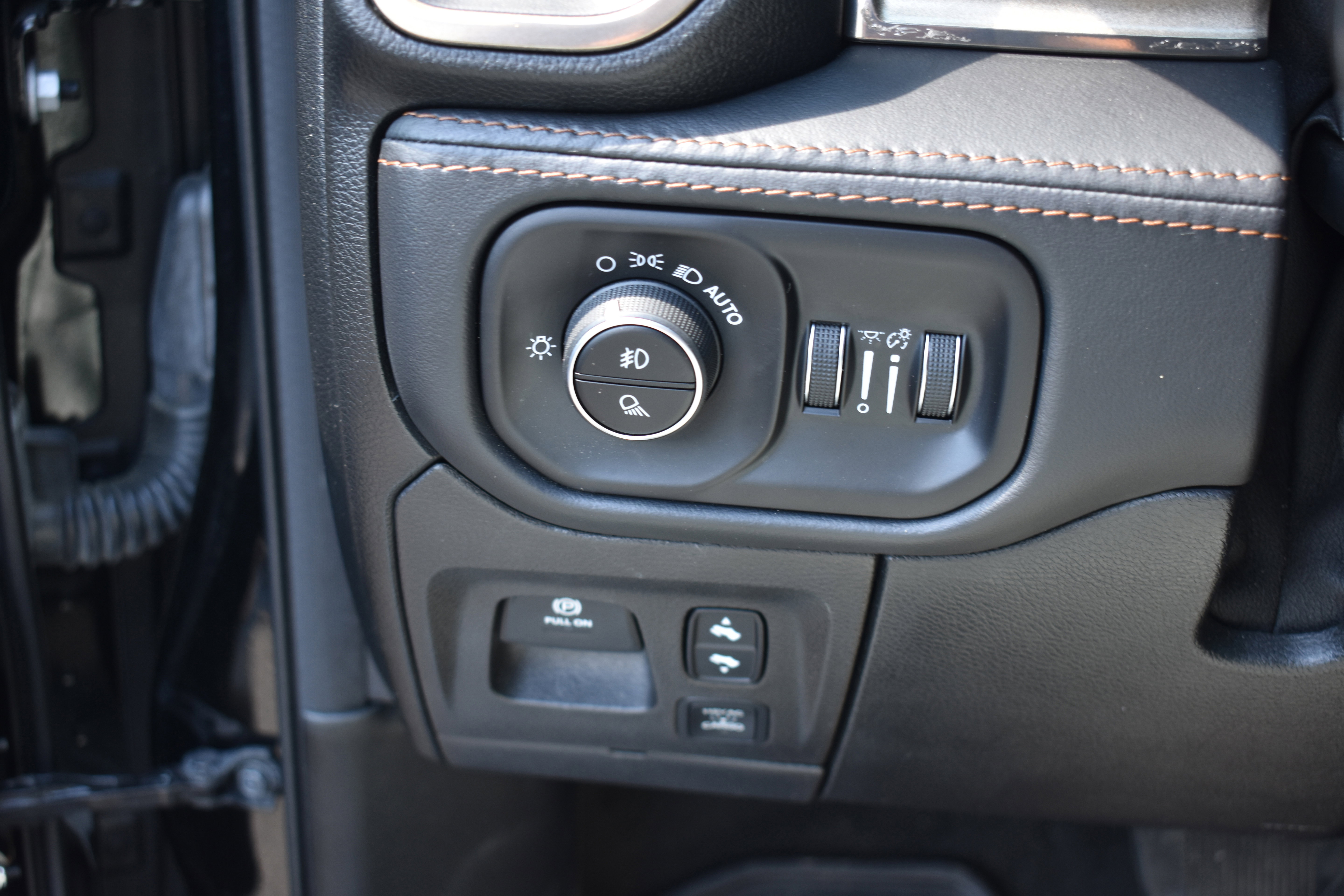 Used 2021 RAM 1500 Limited AWD/4WD image 16