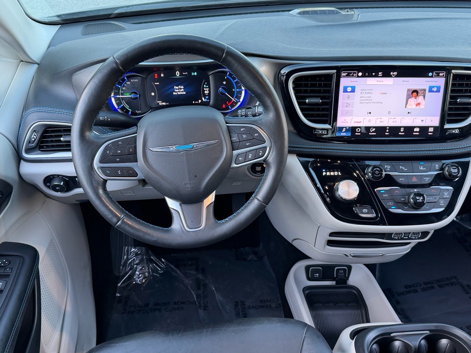 Used 2021 Chrysler Pacifica Touring-L FWD image 14