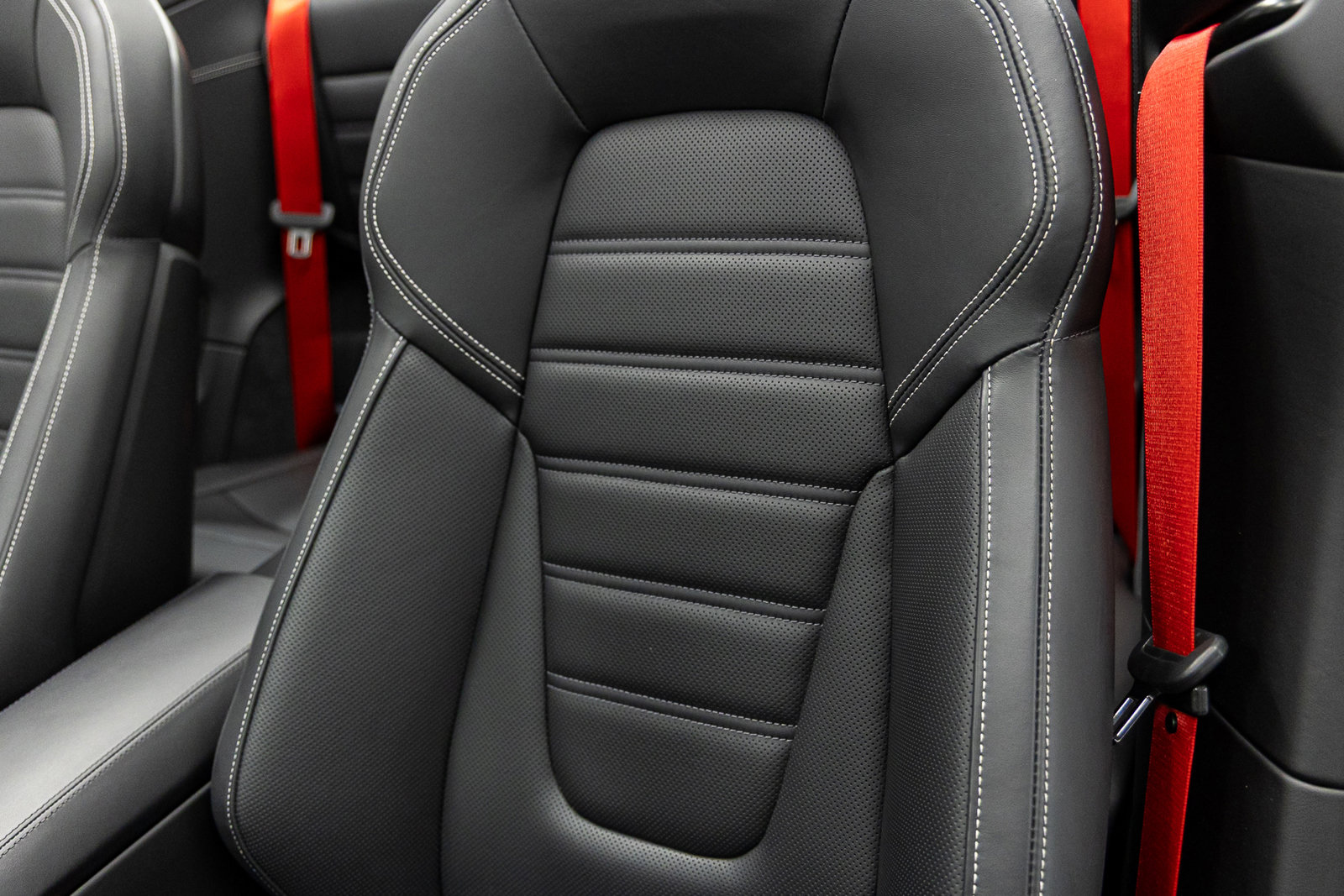 Used 2025 Porsche 911 Turbo S w/ 911 Turbo Sportdesign Package image 38