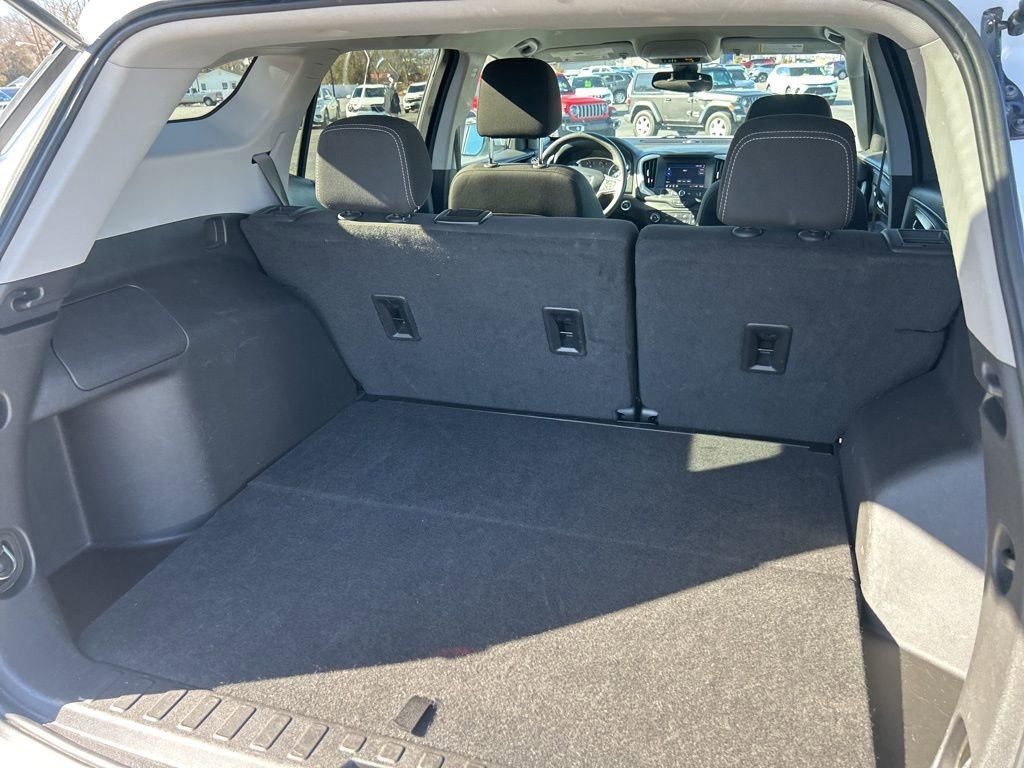 Used 2024 GMC Terrain SLE image 28