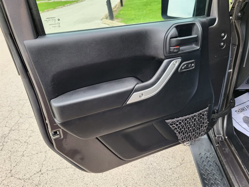 Used 2014 Jeep Wrangler Unlimited Sahara w/ Dual Top Group AWD/4WD image 24