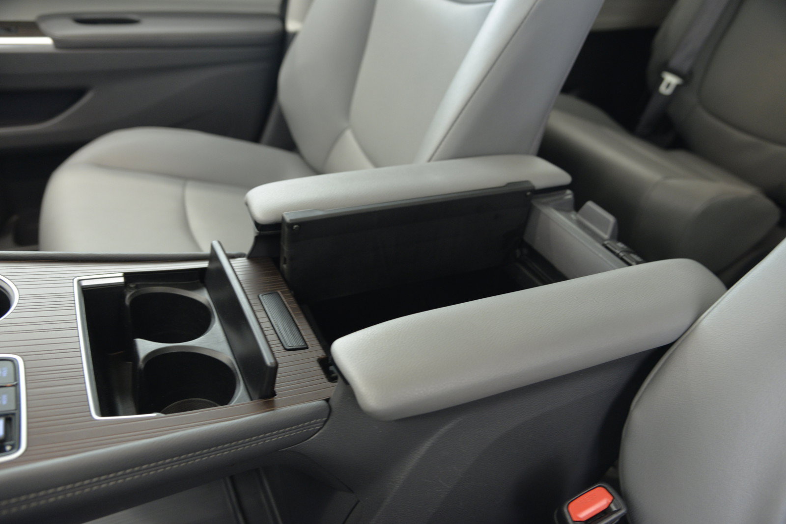 Used 2024 Toyota Sienna XLE AWD/4WD image 25