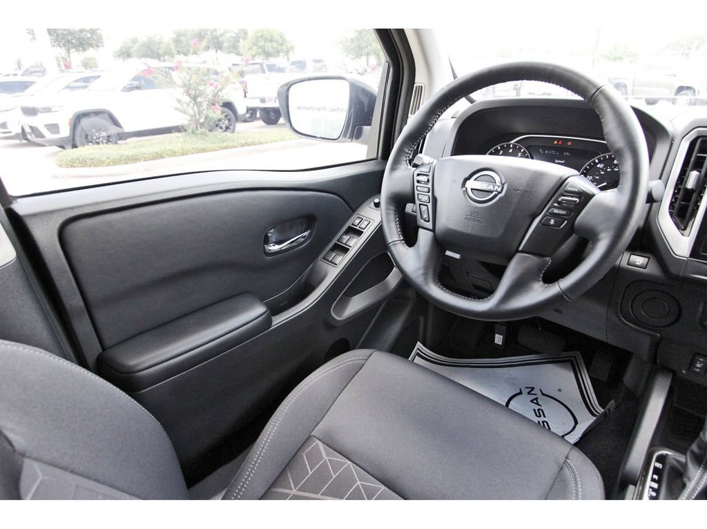 Used 2025 Nissan Frontier SV w/ SV Convenience Package RWD image 6