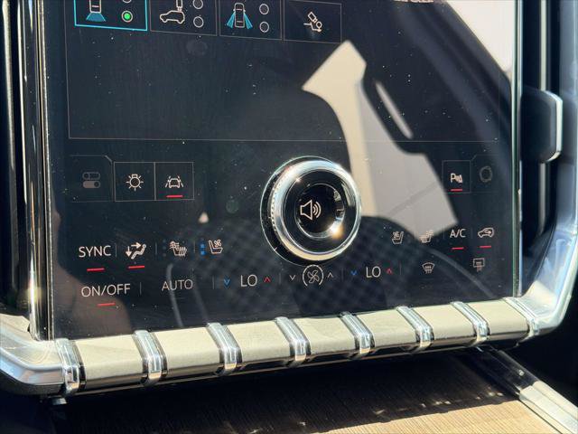 Used 2025 GMC Acadia Denali FWD image 32