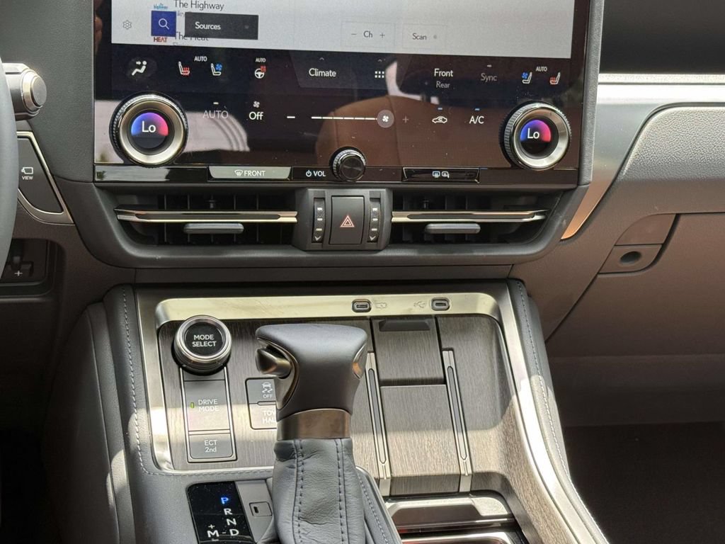 Used 2025 Lexus GX 550 w/ Accessory Package (Z1) AWD/4WD image 18