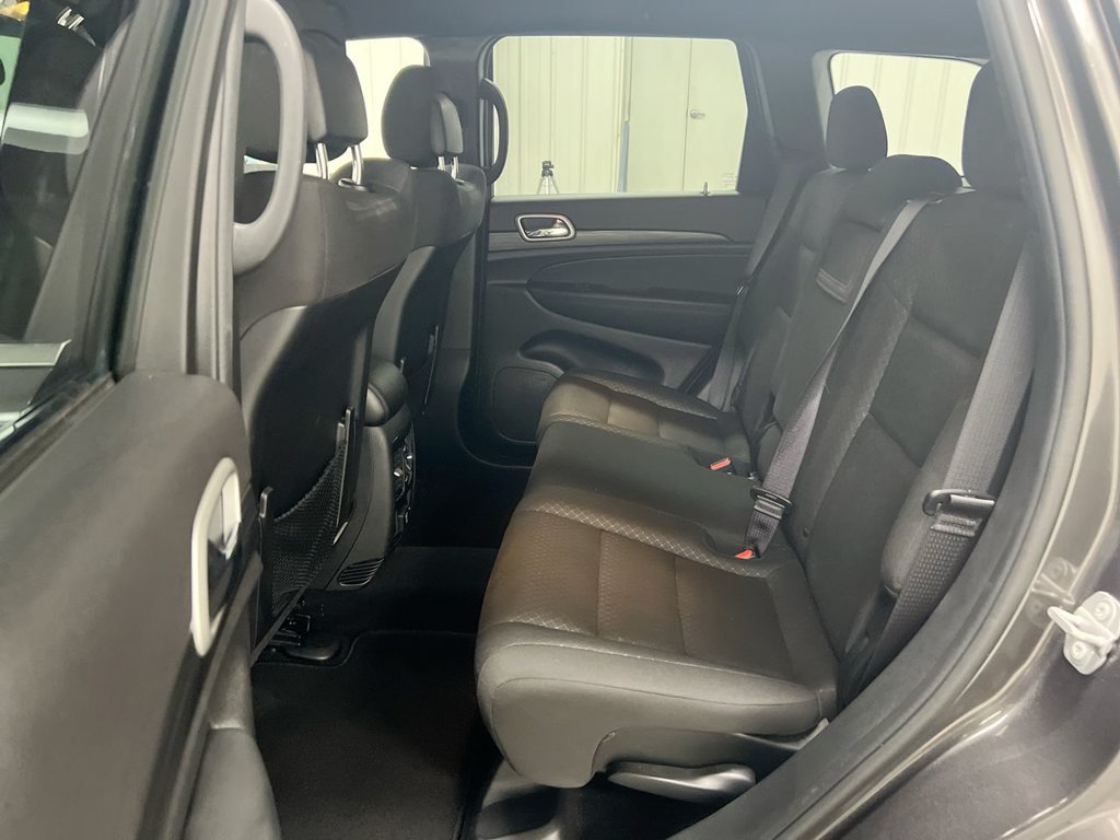 Used 2021 Jeep Grand Cherokee Laredo w/ Security & Convenience Group AWD/4WD image 22