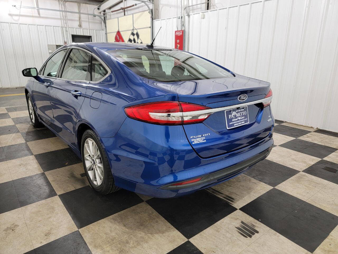 Used 2017 Ford Fusion SE w/ Fusion SE Technology Package FWD image 8