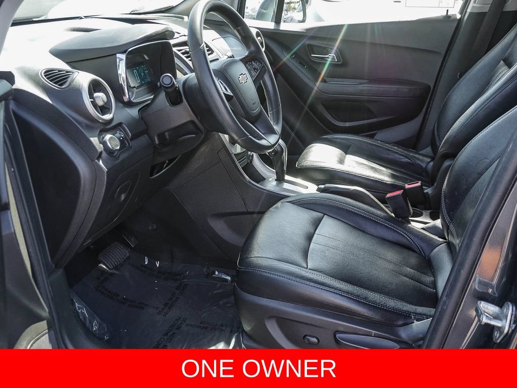 Used 2016 Chevrolet Trax LT w/ LT Sun and Sound Package FWD image 17