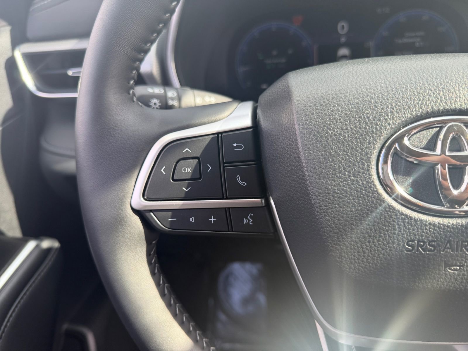 Certified 2025 Toyota Highlander Platinum image 20