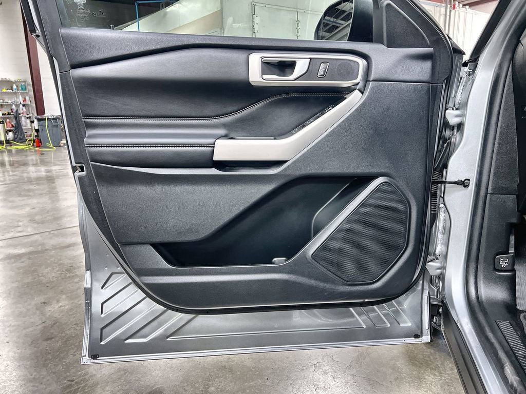 Used 2023 Ford Explorer XLT RWD image 16