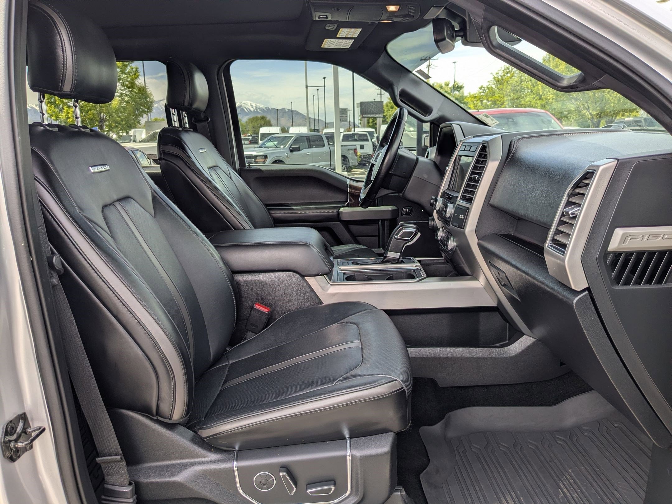Used 2017 Ford F150 Platinum w/ Equipment Group 701A Luxury AWD/4WD image 34