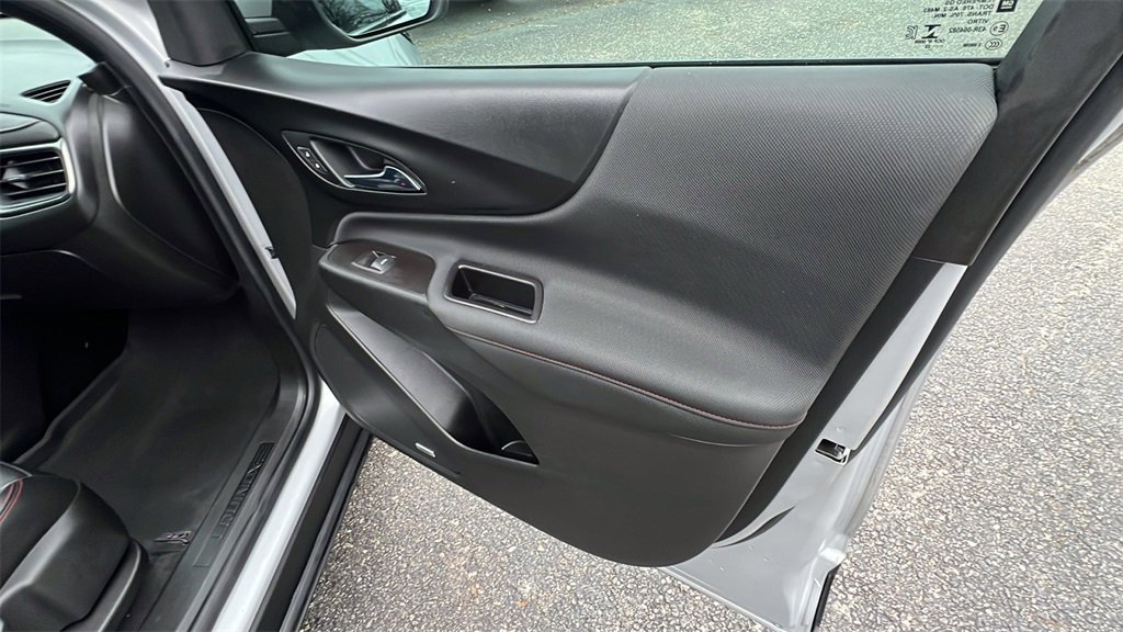 Used 2022 Chevrolet Equinox RS w/ RS Leather Package image 17