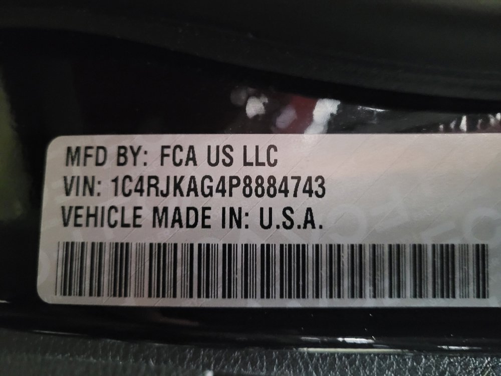 Used 2023 Jeep Grand Cherokee L Laredo image 33