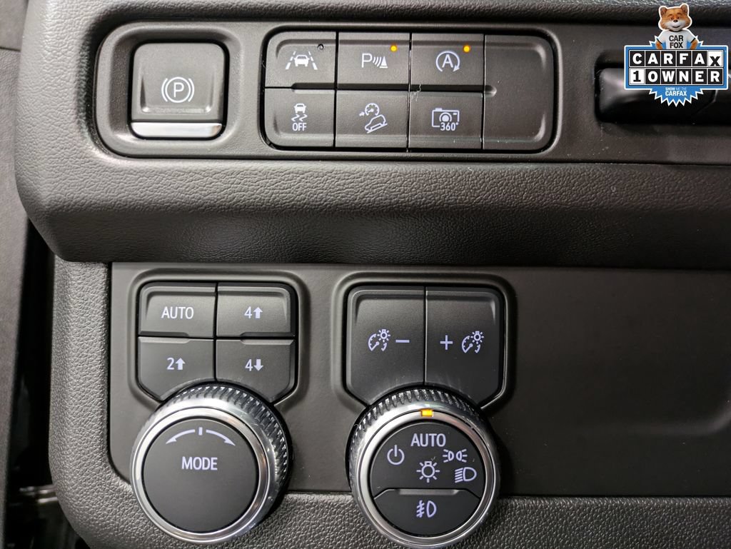 Used 2024 GMC Yukon AT4 w/ Technology Package AWD/4WD image 21