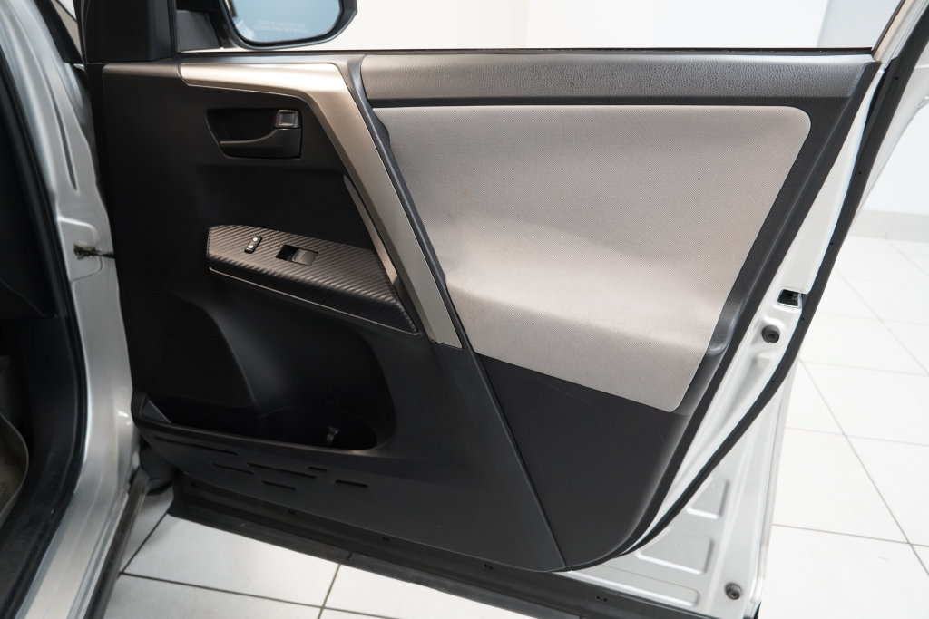 Used 2014 Toyota RAV4 LE AWD/4WD image 30