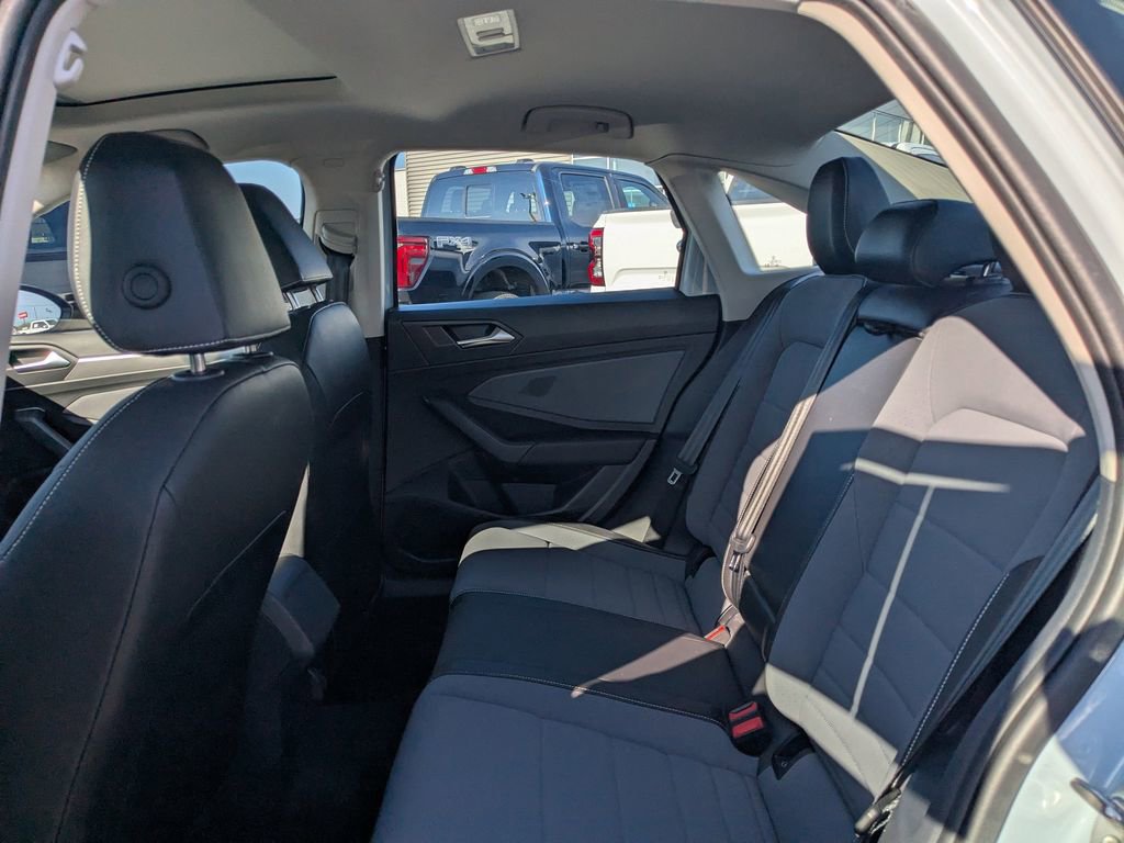 Used 2026 Volkswagen Jetta SE FWD image 12