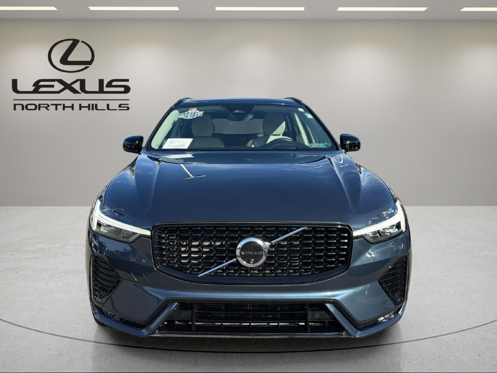Used 2025 Volvo XC60 B5 Ultra w/ Protection Package Premier AWD/4WD image 2