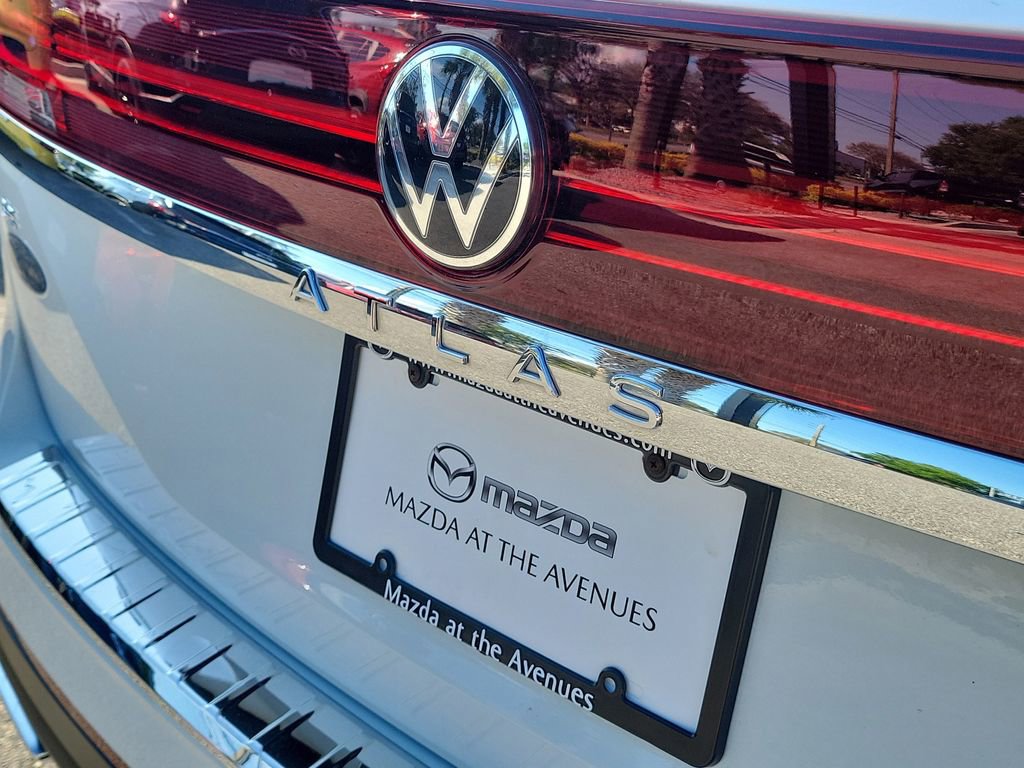 Used 2024 Volkswagen Atlas SE w/ Panoramic Sunroof Package FWD image 8