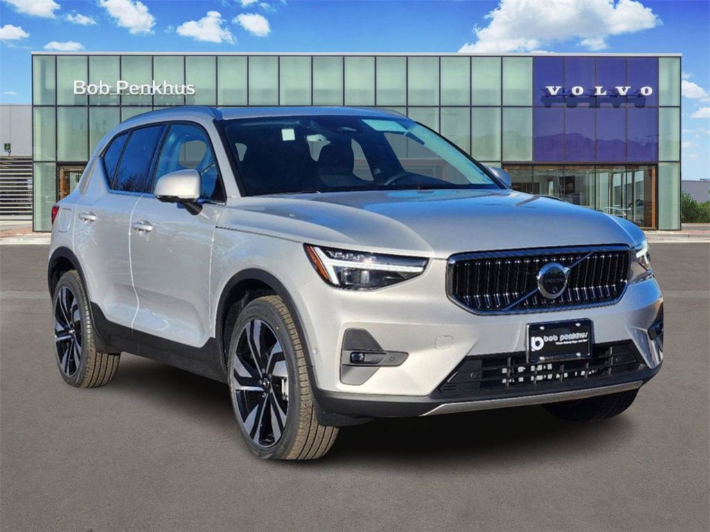 New 2025 Volvo XC40 B5 Plus w/ Climate Package