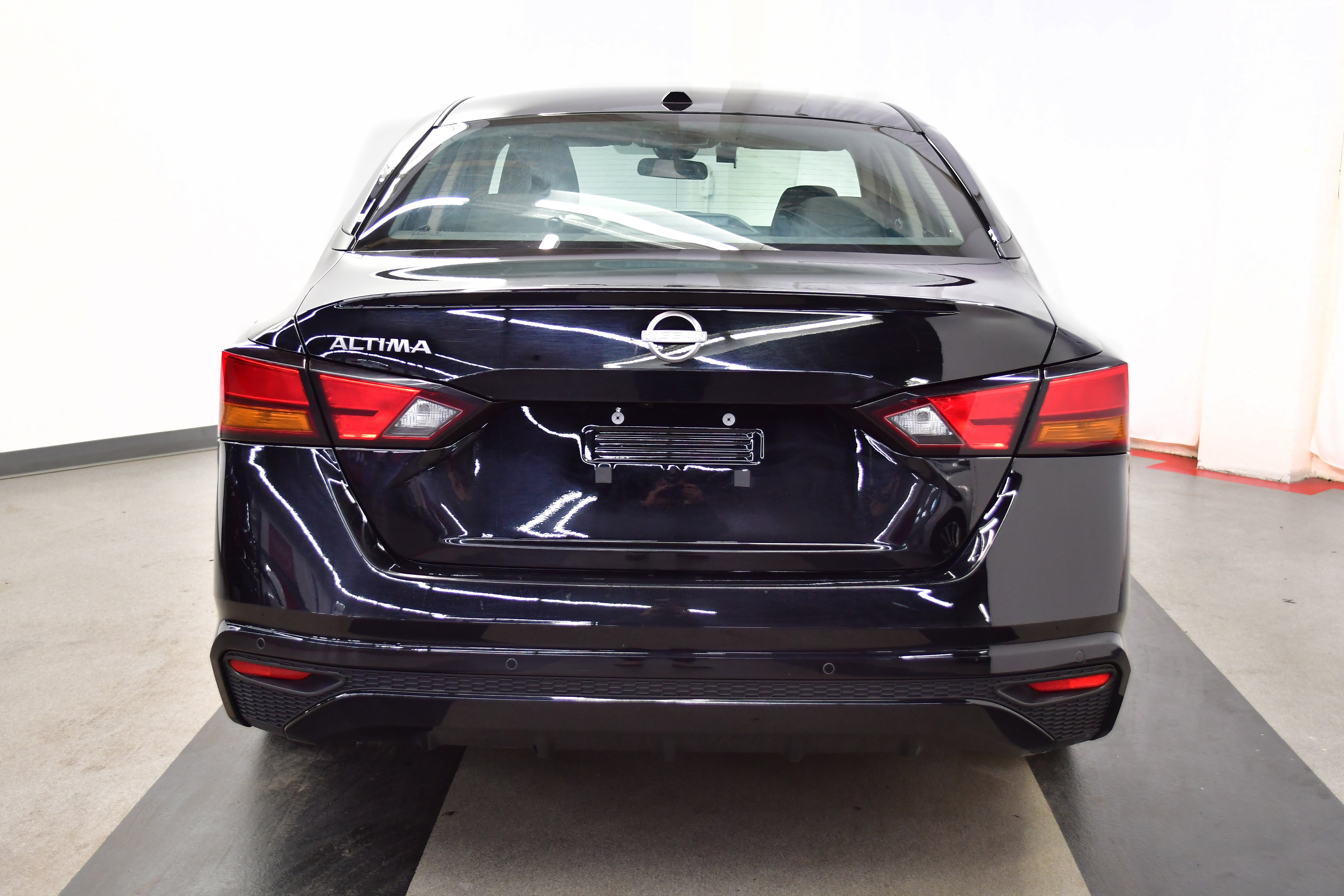 Used 2025 Nissan Altima 2.5 SV FWD image 6