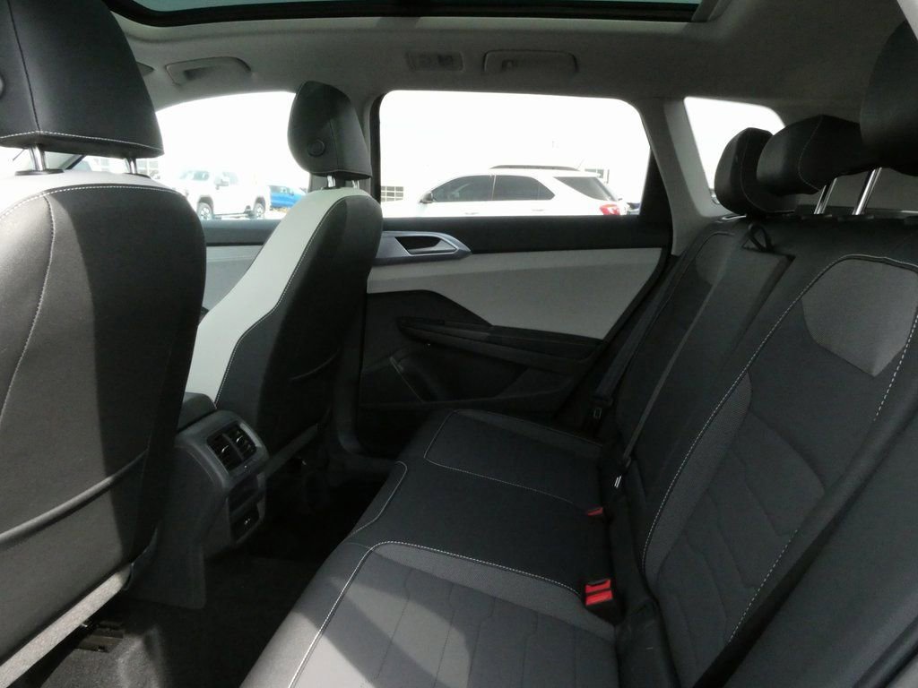 Certified 2025 Volkswagen Taos SE image 36