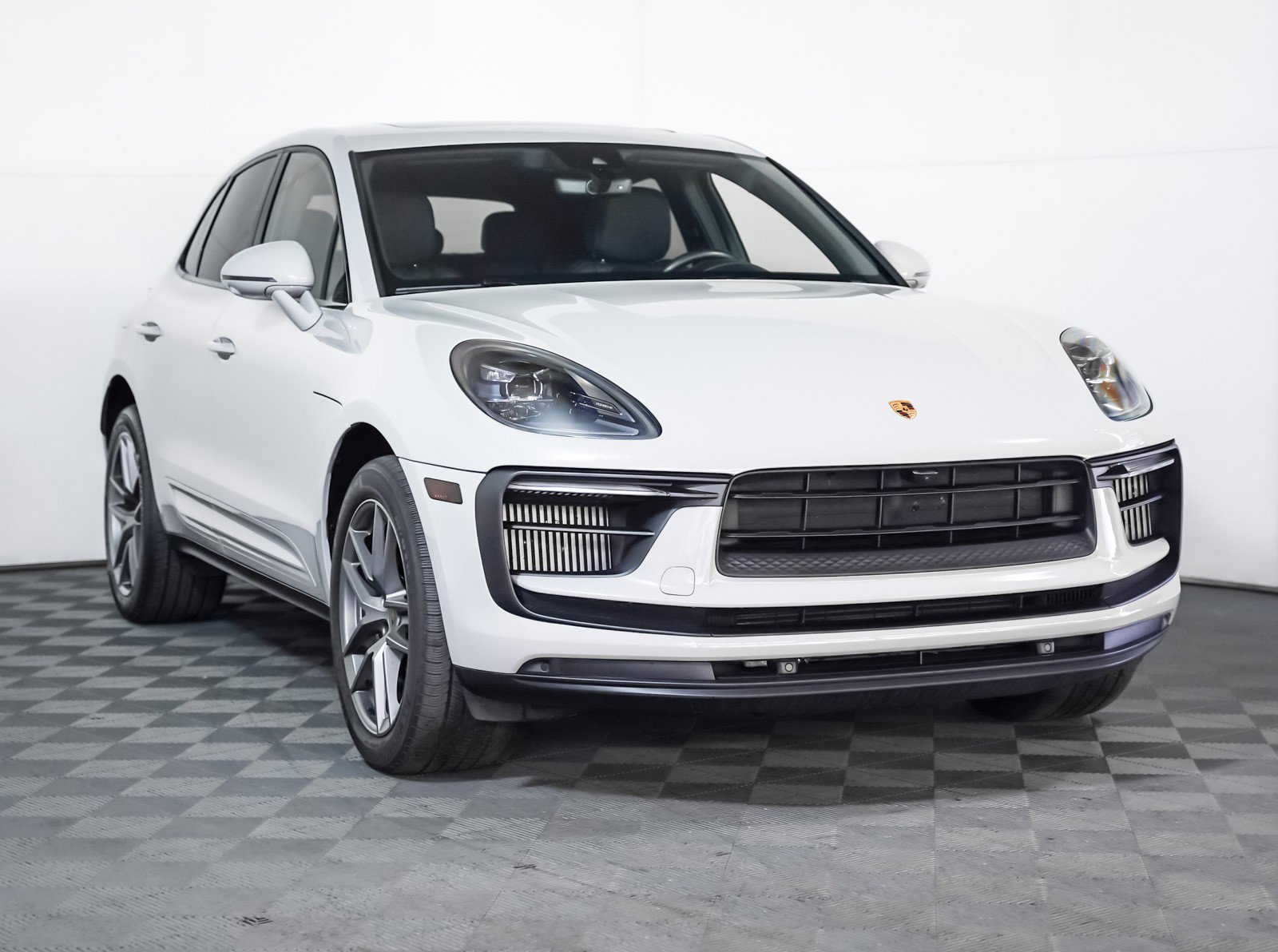 Certified 2022 Porsche Macan S w/ Premium Package Plus image 8
