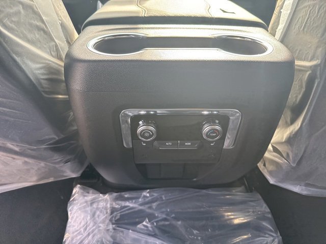 New 2026 GMC Yukon AT4 w/ AT4 Premium Package image 14