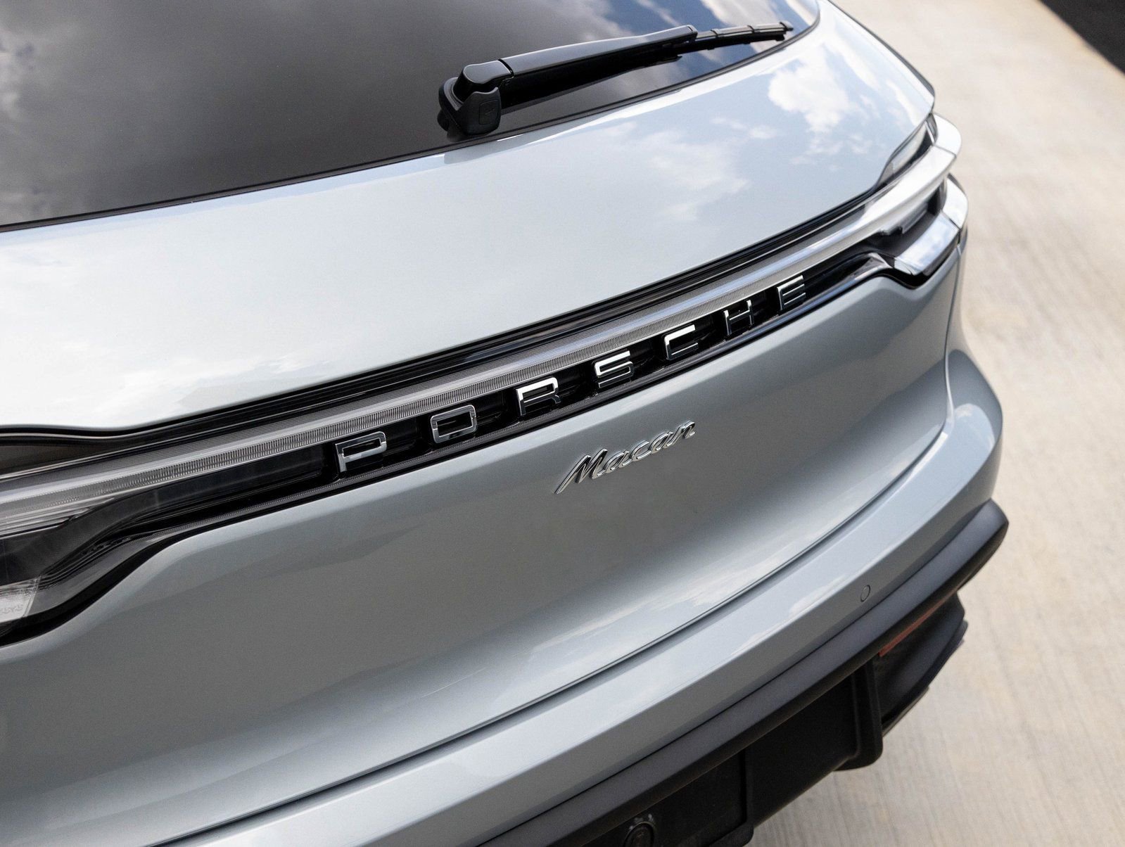 Certified 2025 Porsche Macan image 32