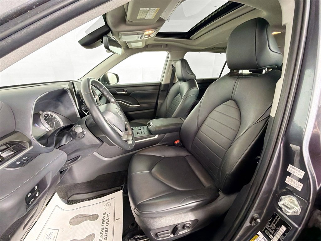 Used 2023 Toyota Highlander L image 18