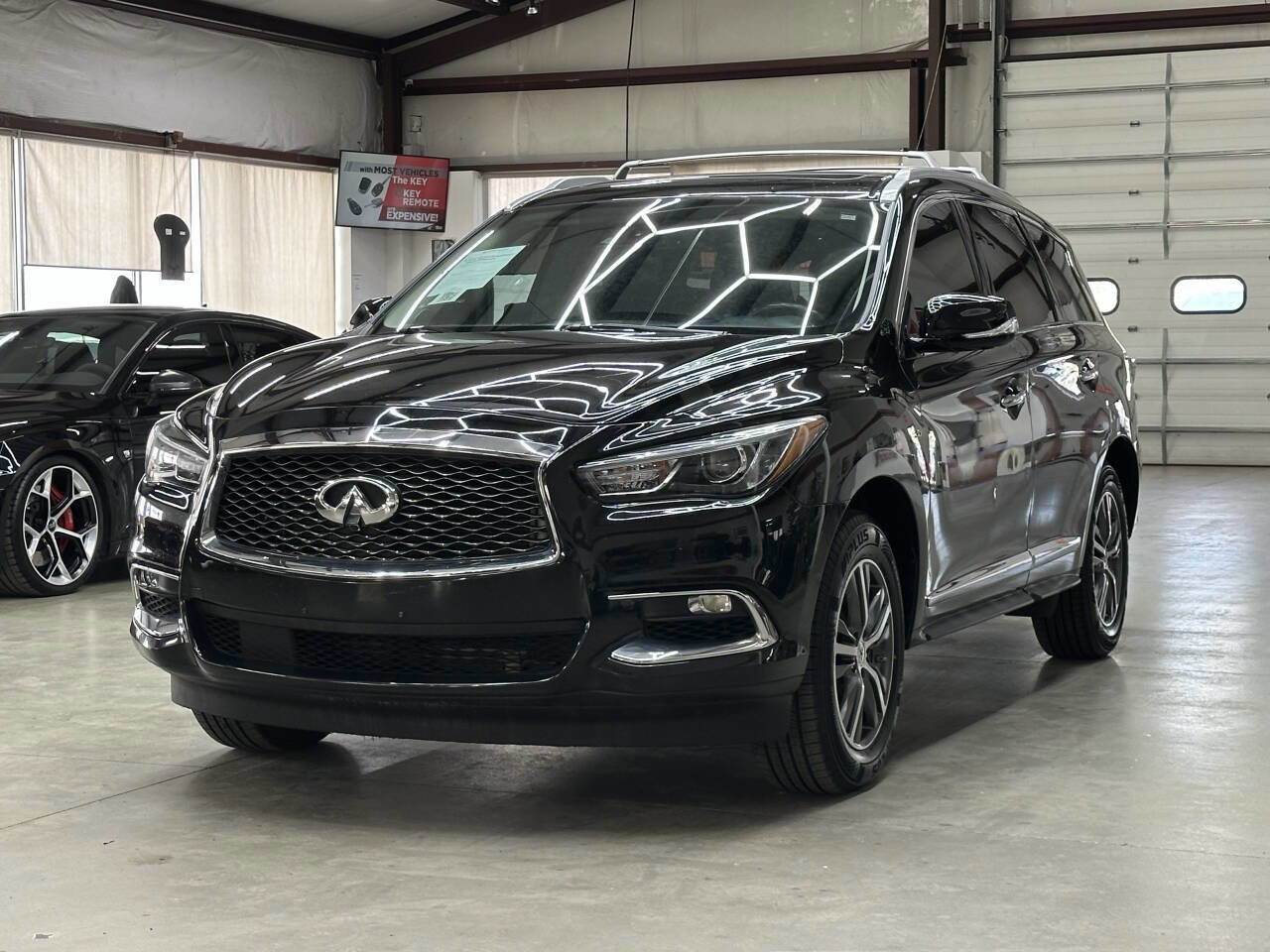 Used 2019 INFINITI QX60 Luxe w/ Essential Package image 5