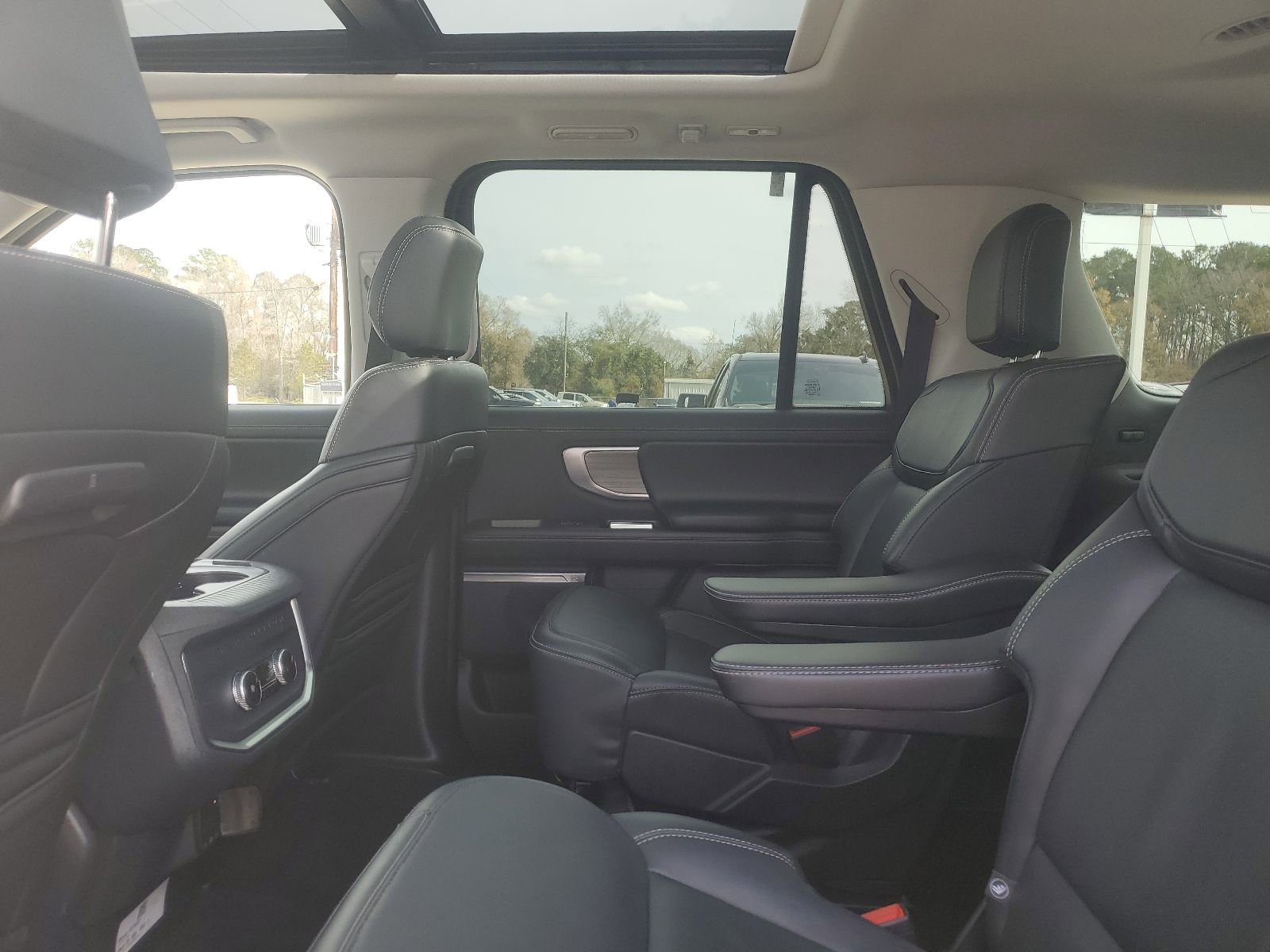 Used 2025 Ford Expedition Max Platinum image 12