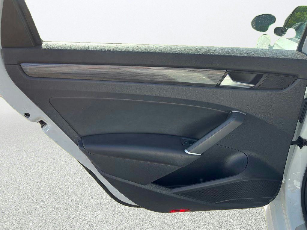 Certified 2020 Volkswagen Passat 2.0T R-Line FWD image 25