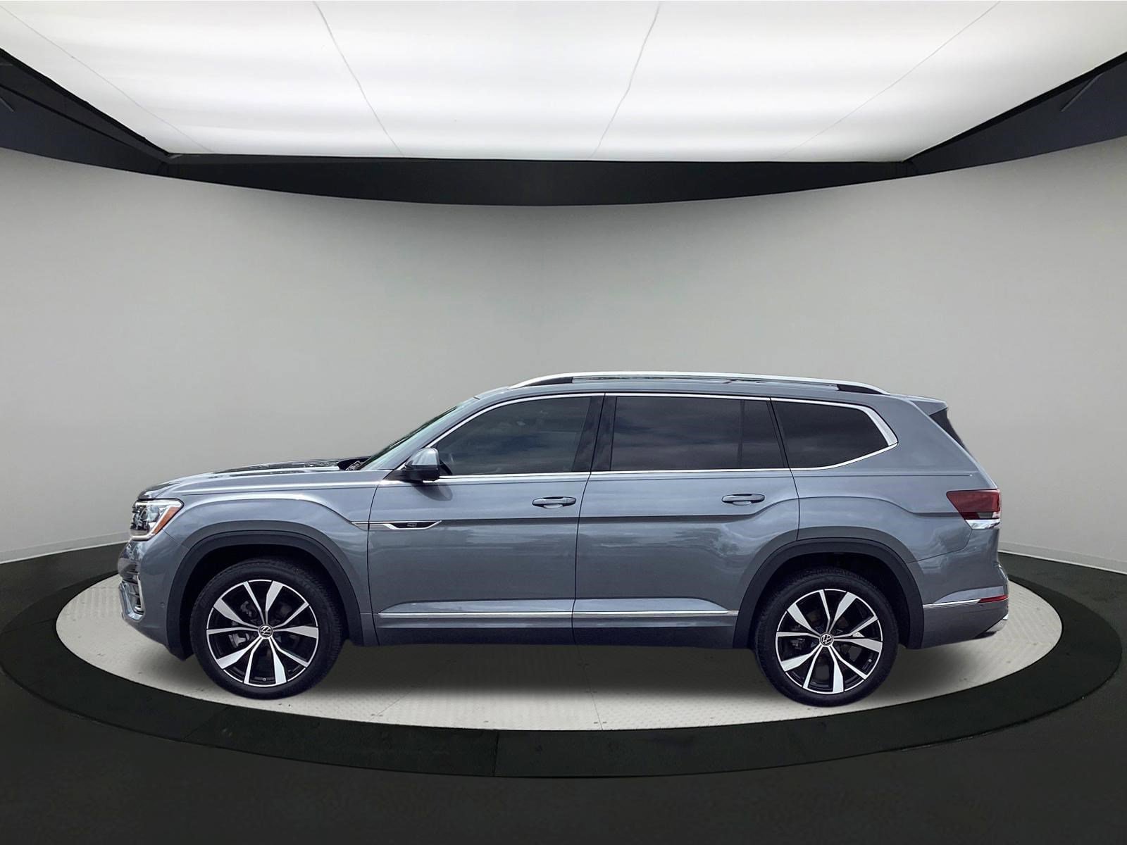 Used 2024 Volkswagen Atlas SEL Premium R-Line AWD/4WD image 5