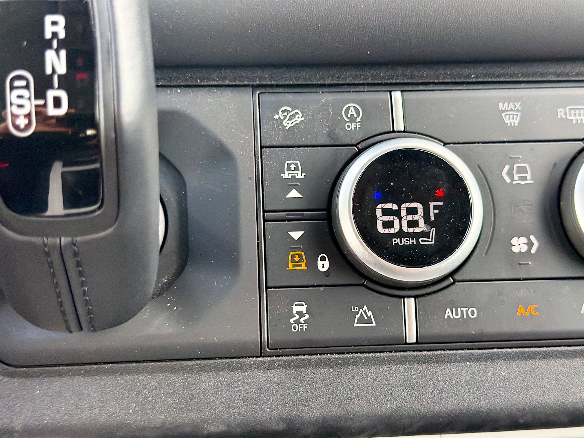 Used 2025 Land Rover Defender 110 S image 30