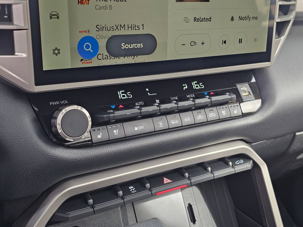 Used 2025 Toyota Tundra Limited image 34