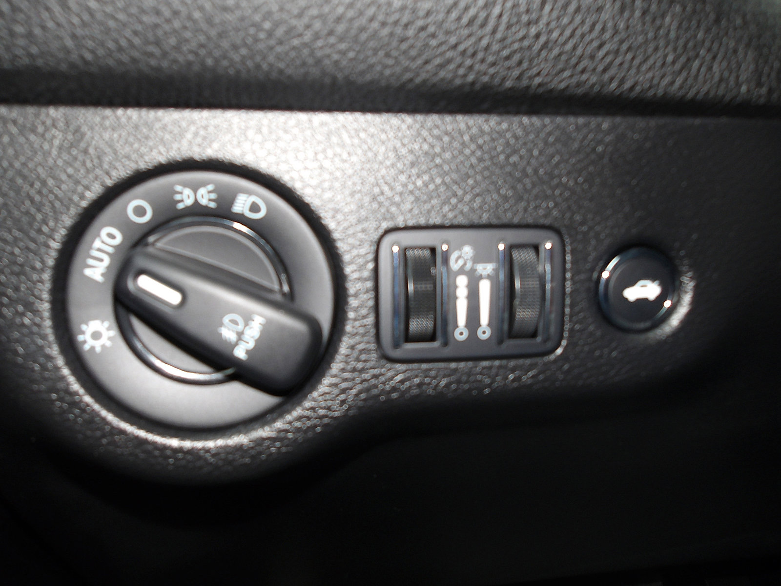 Used 2023 Dodge Challenger SXT w/ Blacktop Package AWD/4WD image 15
