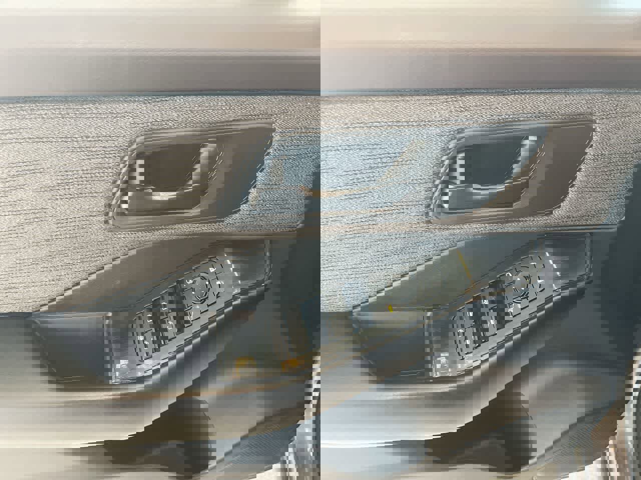 Used 2023 Nissan Rogue S image 13