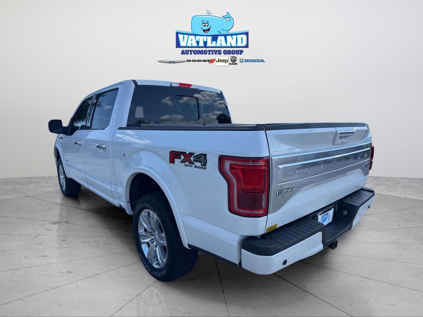 Used 2015 Ford F150 Platinum w/ Equipment Group 701A Luxury AWD/4WD image 5