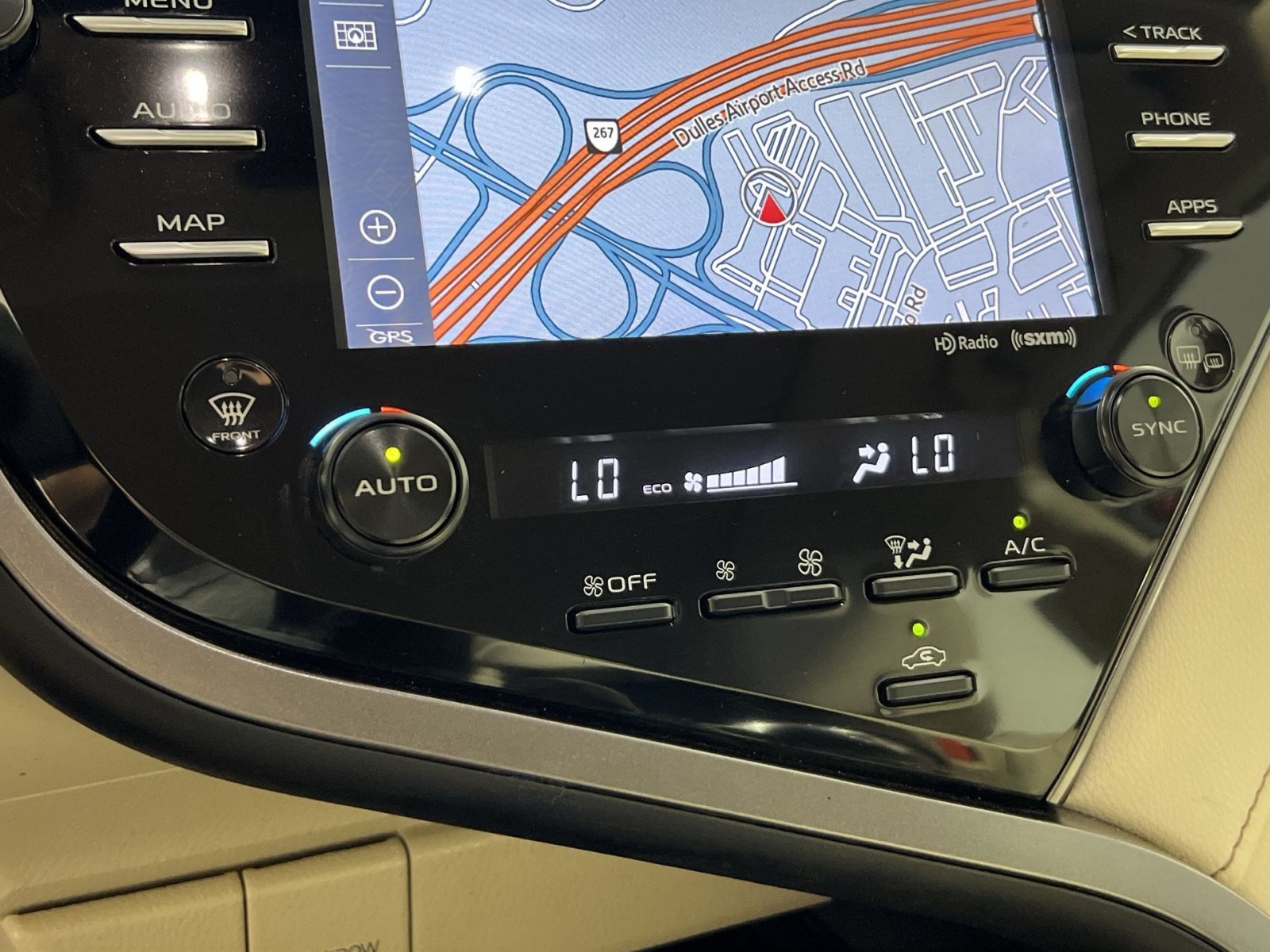 Used 2020 Toyota Camry XLE w/ Navigation Package FWD image 21