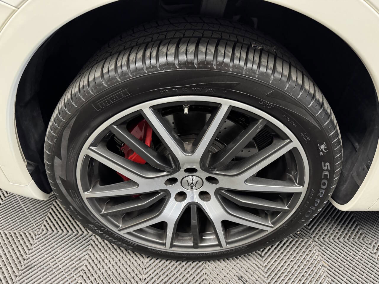 Used 2021 Maserati Levante S GranSport image 19