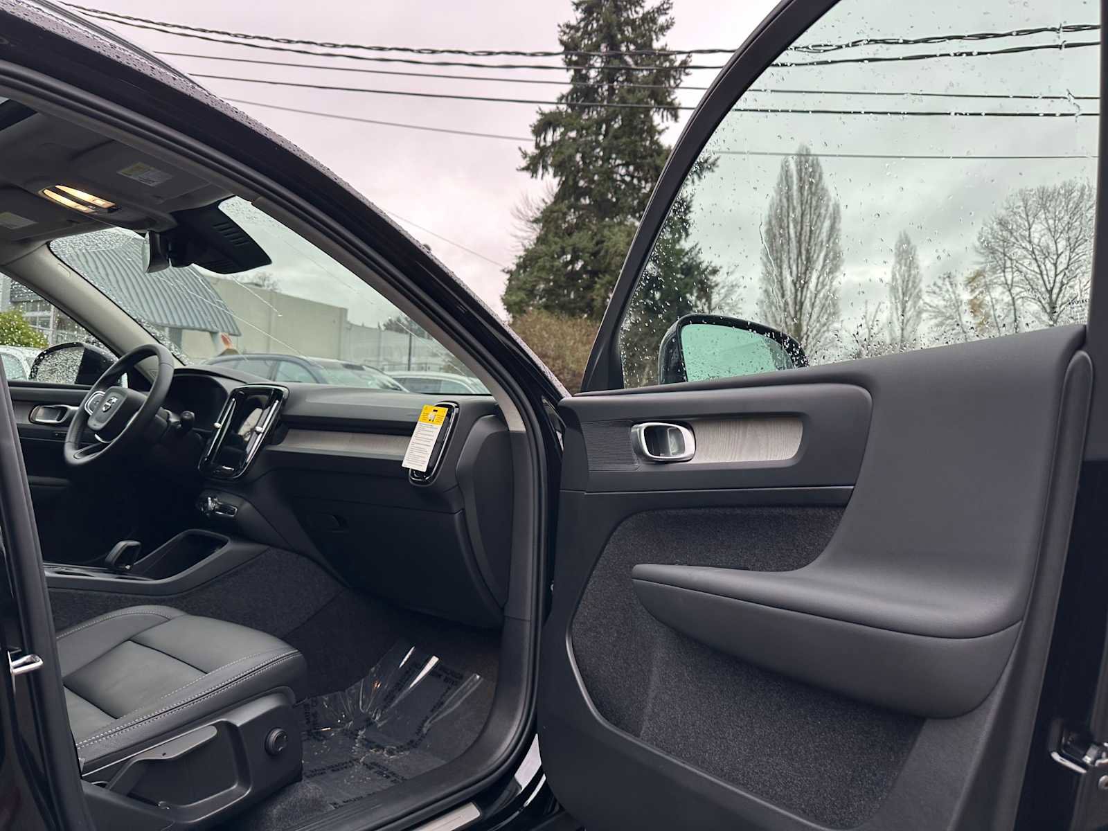 Used 2025 Volvo XC40 B5 Core w/ Protection Package Premier image 11