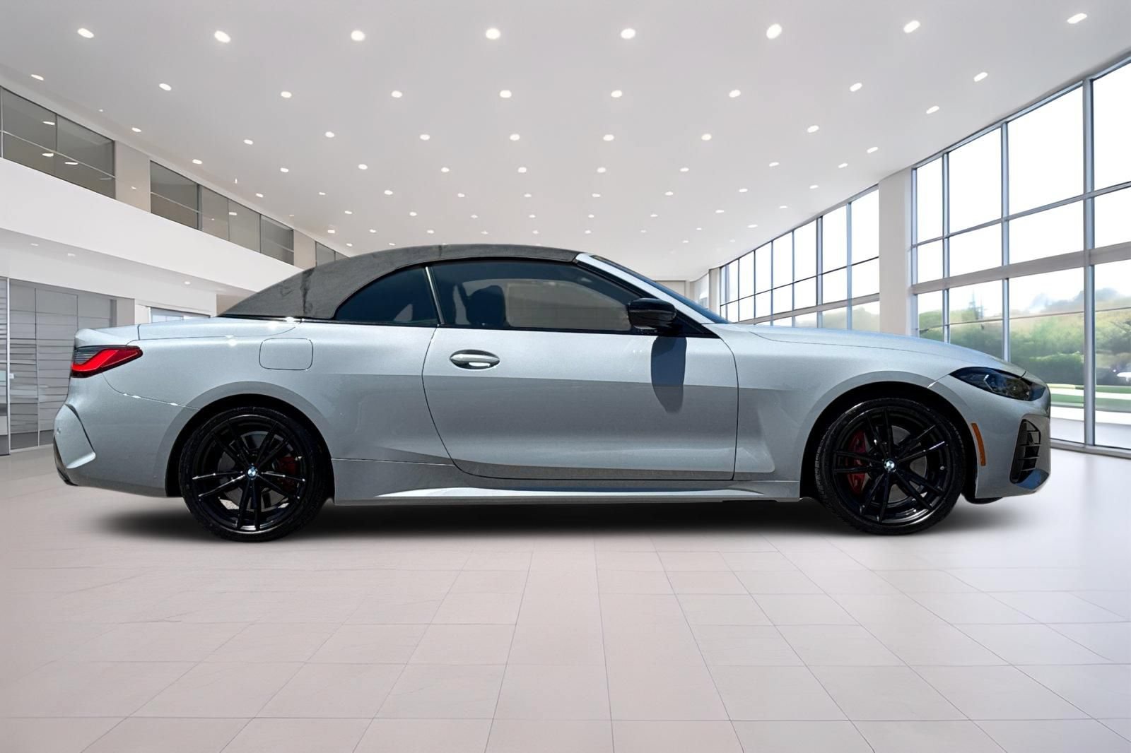 Used 2022 BMW M440i Convertible RWD image 3