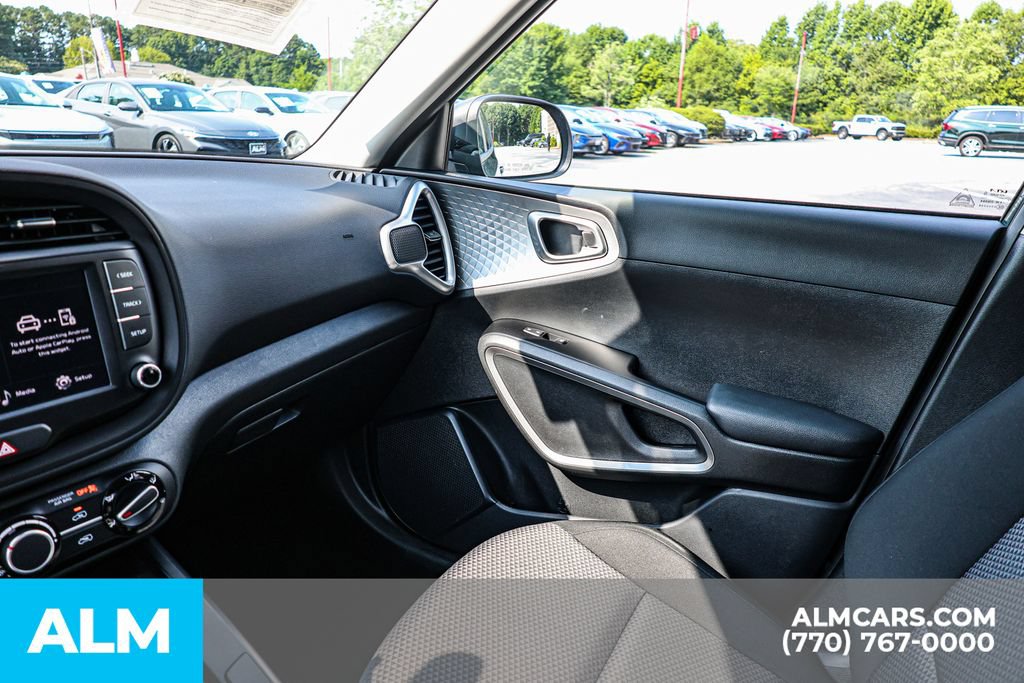 Used 2025 Kia Soul LX w/ LX Technology Package FWD image 41
