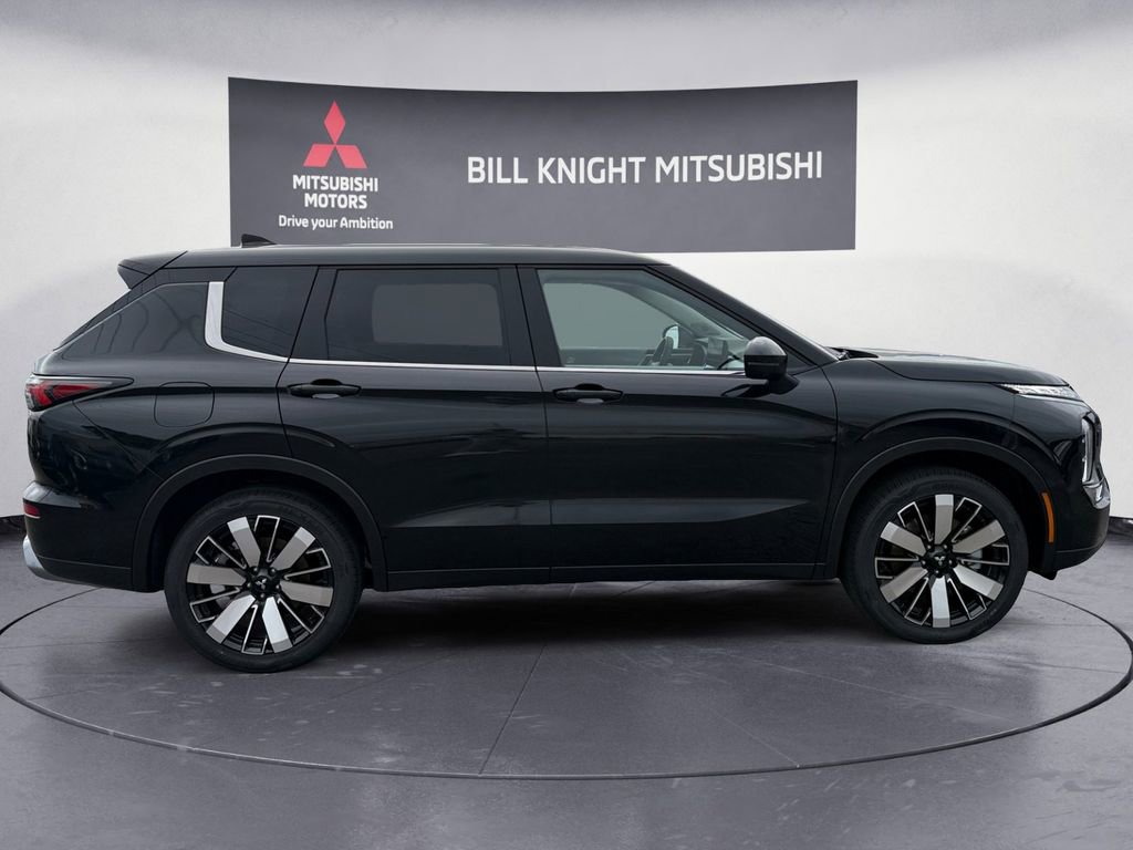 Used 2025 Mitsubishi Outlander SE AWD/4WD image 6