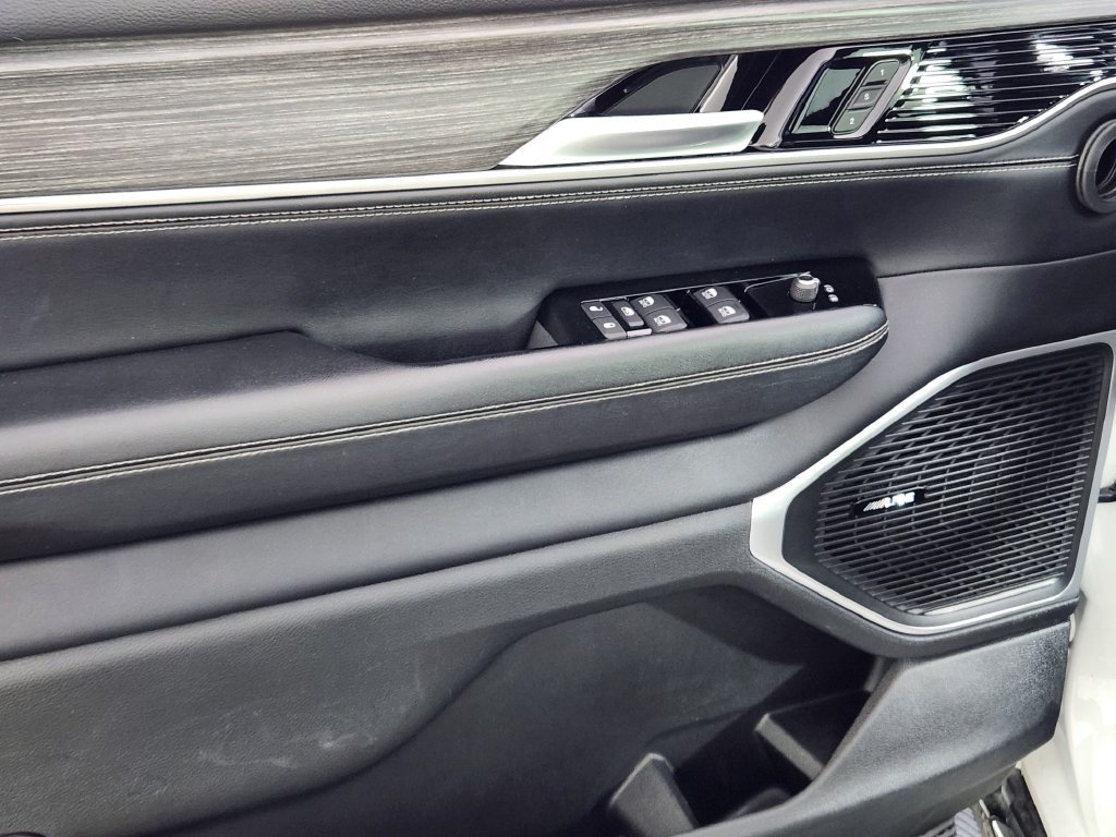 Used 2024 Jeep Wagoneer Series II AWD/4WD image 17
