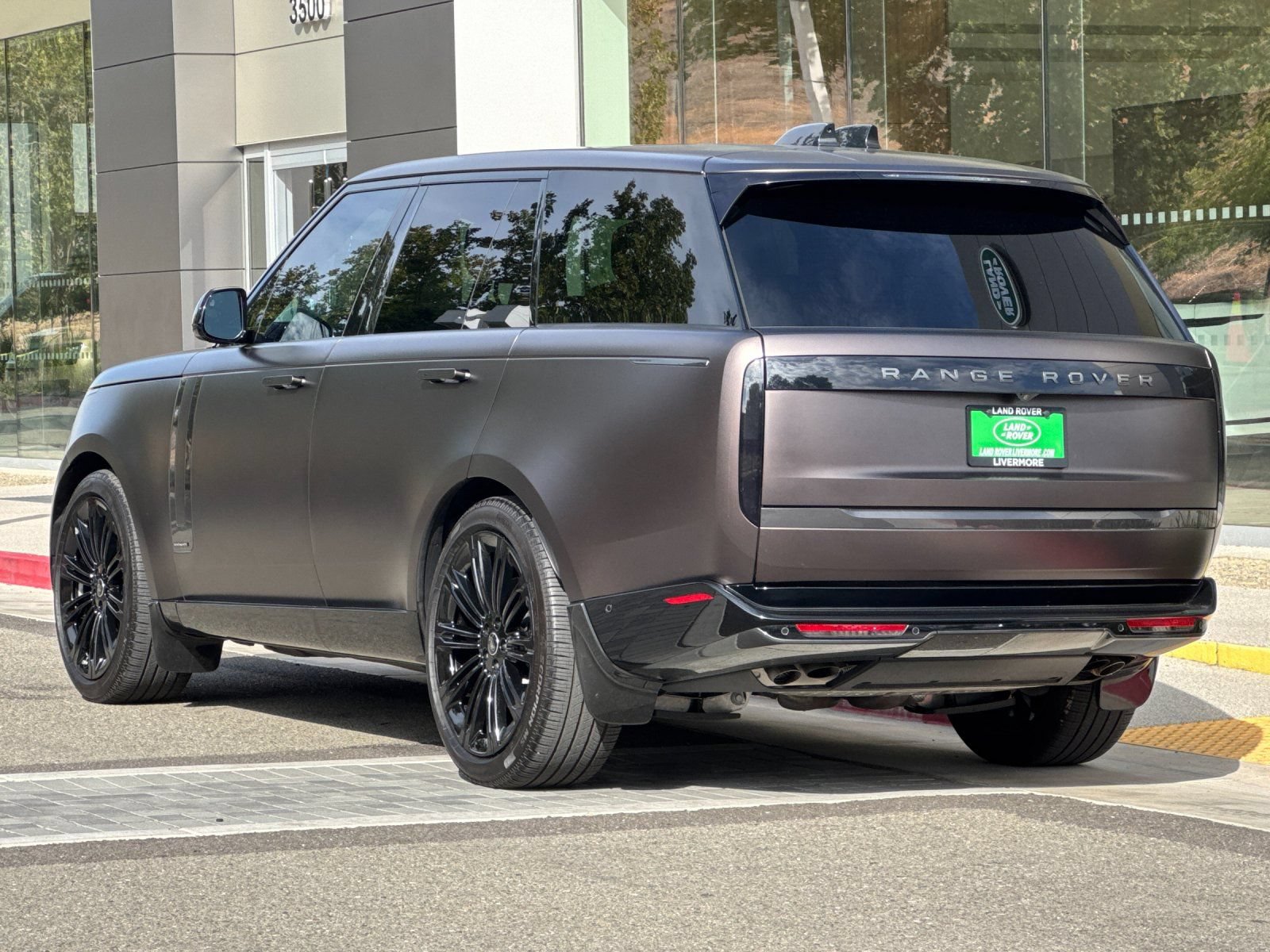 Used 2025 Land Rover Range Rover Autobiography AWD/4WD image 4