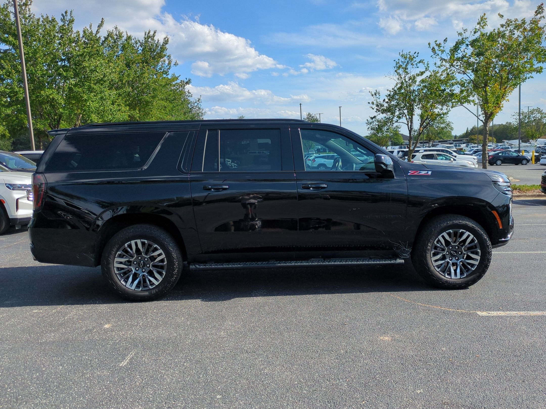Used 2025 Chevrolet Suburban Z71 AWD/4WD image 11