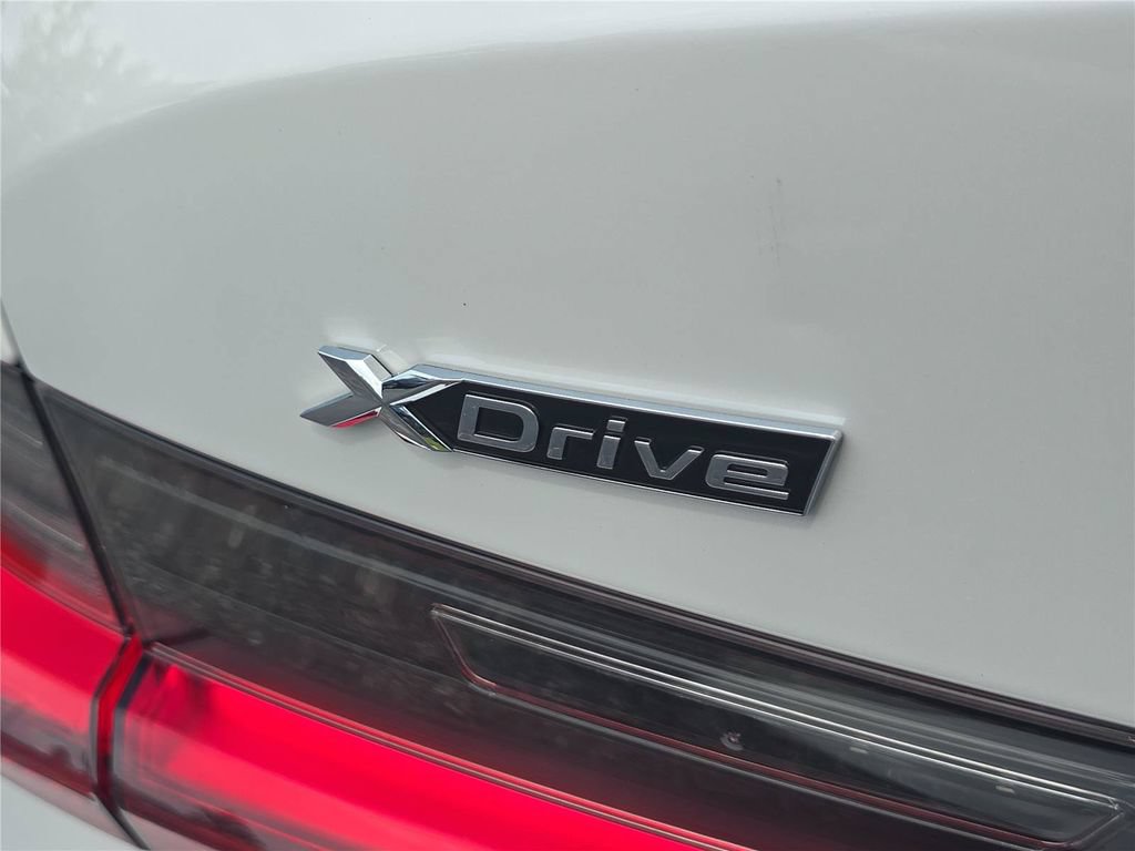 Used 2022 BMW 330e xDrive w/ M Sport Package AWD/4WD image 7